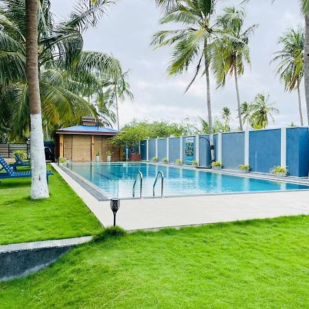 Nilaveli Hybrid Holiday Hotel ภายนอก รูปภาพ