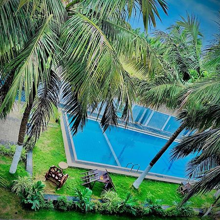 Nilaveli Hybrid Holiday Hotel ภายนอก รูปภาพ