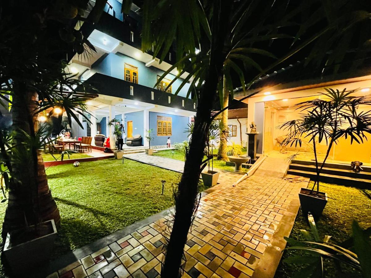 Nilaveli Hybrid Holiday Hotel ภายนอก รูปภาพ