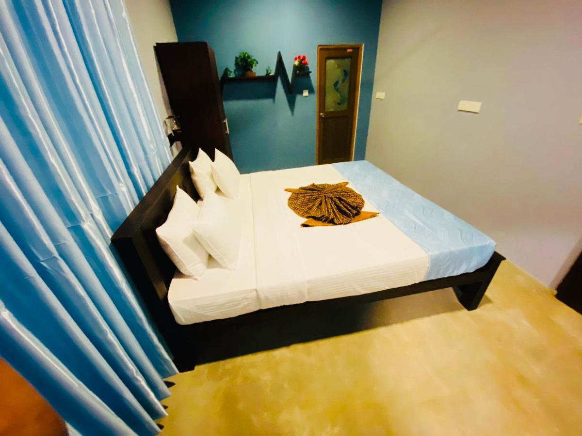 Nilaveli Hybrid Holiday Hotel ภายนอก รูปภาพ