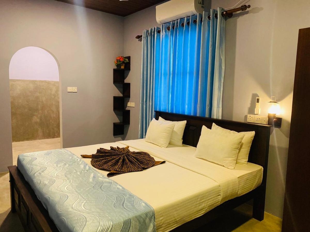 Nilaveli Hybrid Holiday Hotel ภายนอก รูปภาพ