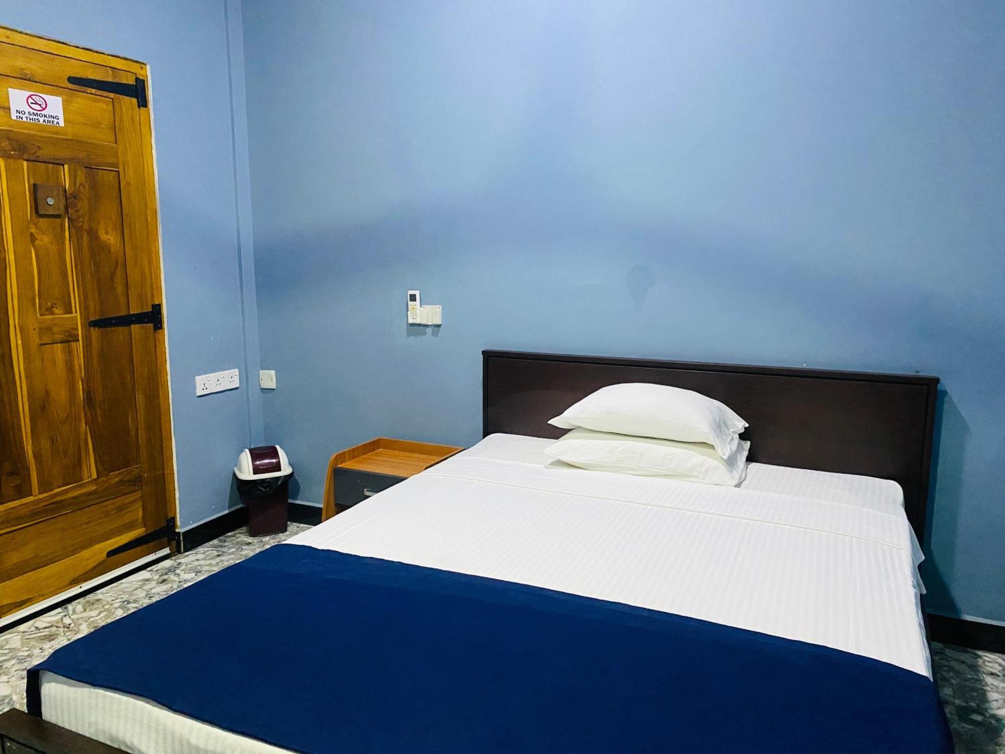 Nilaveli Hybrid Holiday Hotel ภายนอก รูปภาพ